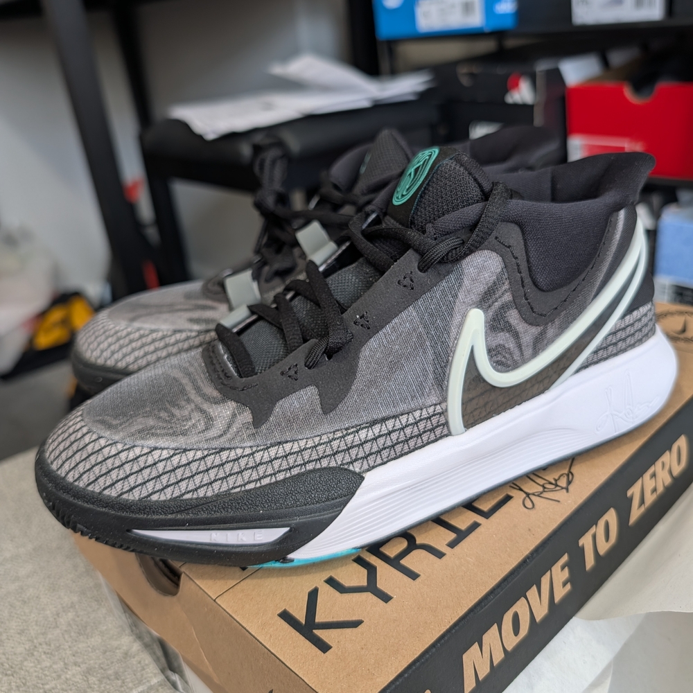 Nike Kyrie 8 GO GS